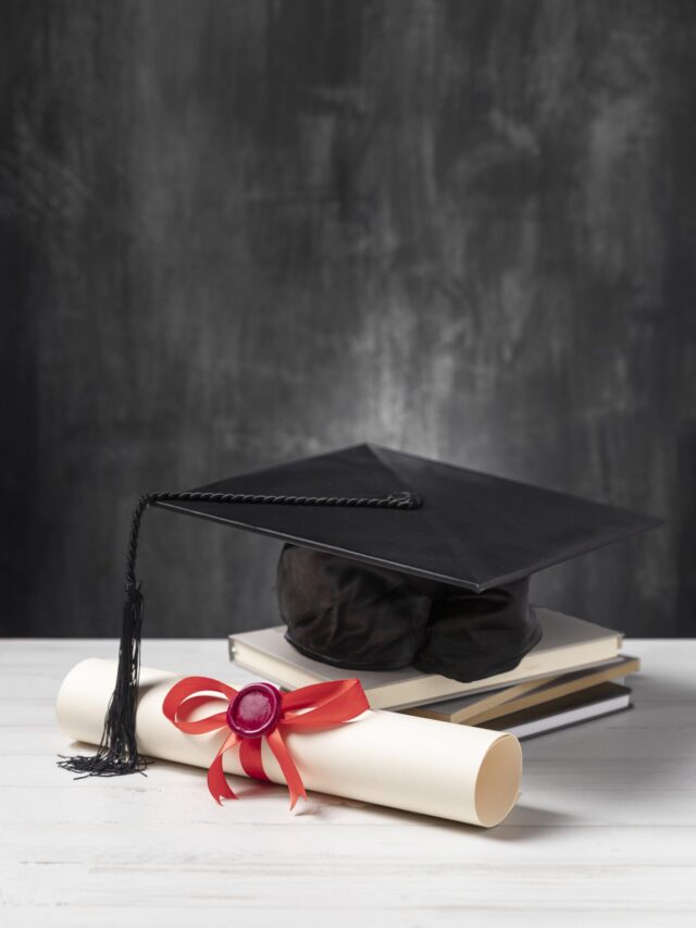 gradution-diploma-toga-hat